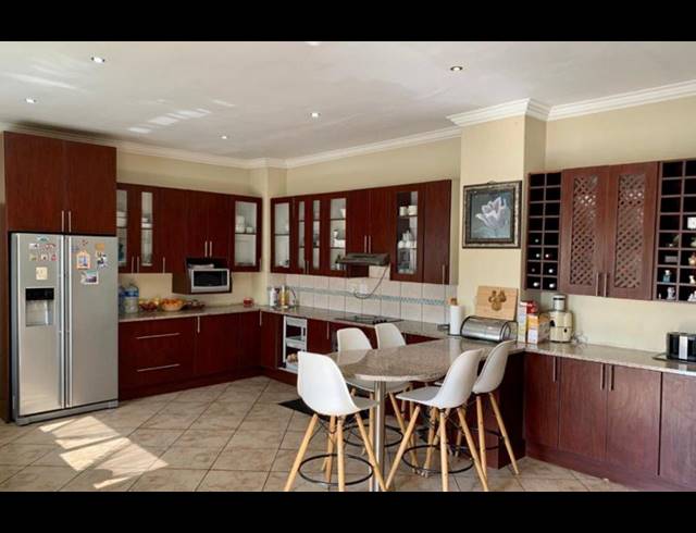 4 BEDROOM HOUSE FOR SALE IN WATERKLOOF RIDGE